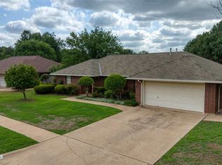 908 NW 74th St, Lawton, OK 73505