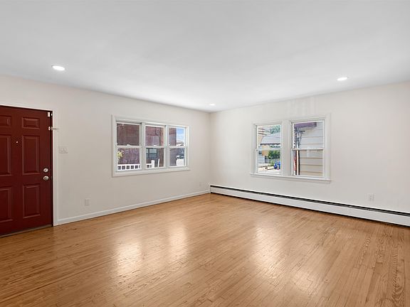 4th image of 21 W 14th St