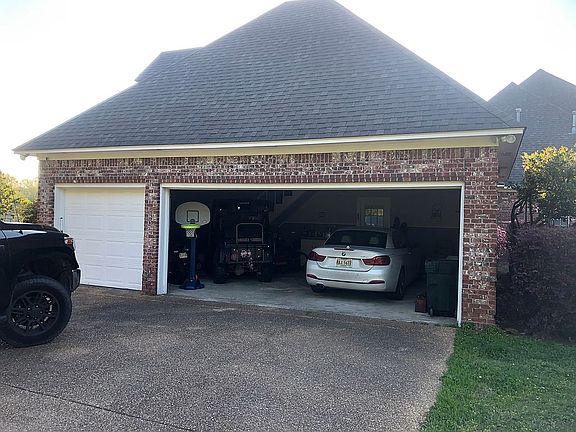 ATTACHED 3 CAR GARAGE