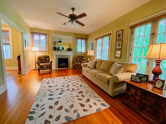 3rd image of 2816 Willow Way