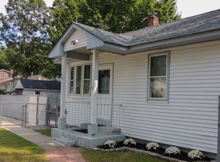 524 Lake Shore Dr, Warwick, RI 02889