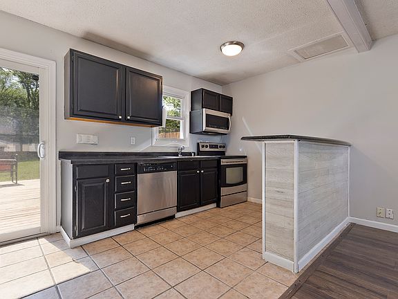 5th image of 3020 Bavarian Ln