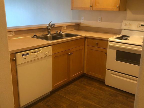 3rd image of 1225 N Oak Harbor St APT F2