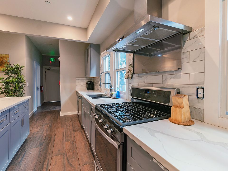 Spacious counters and a contemporary aesthetic