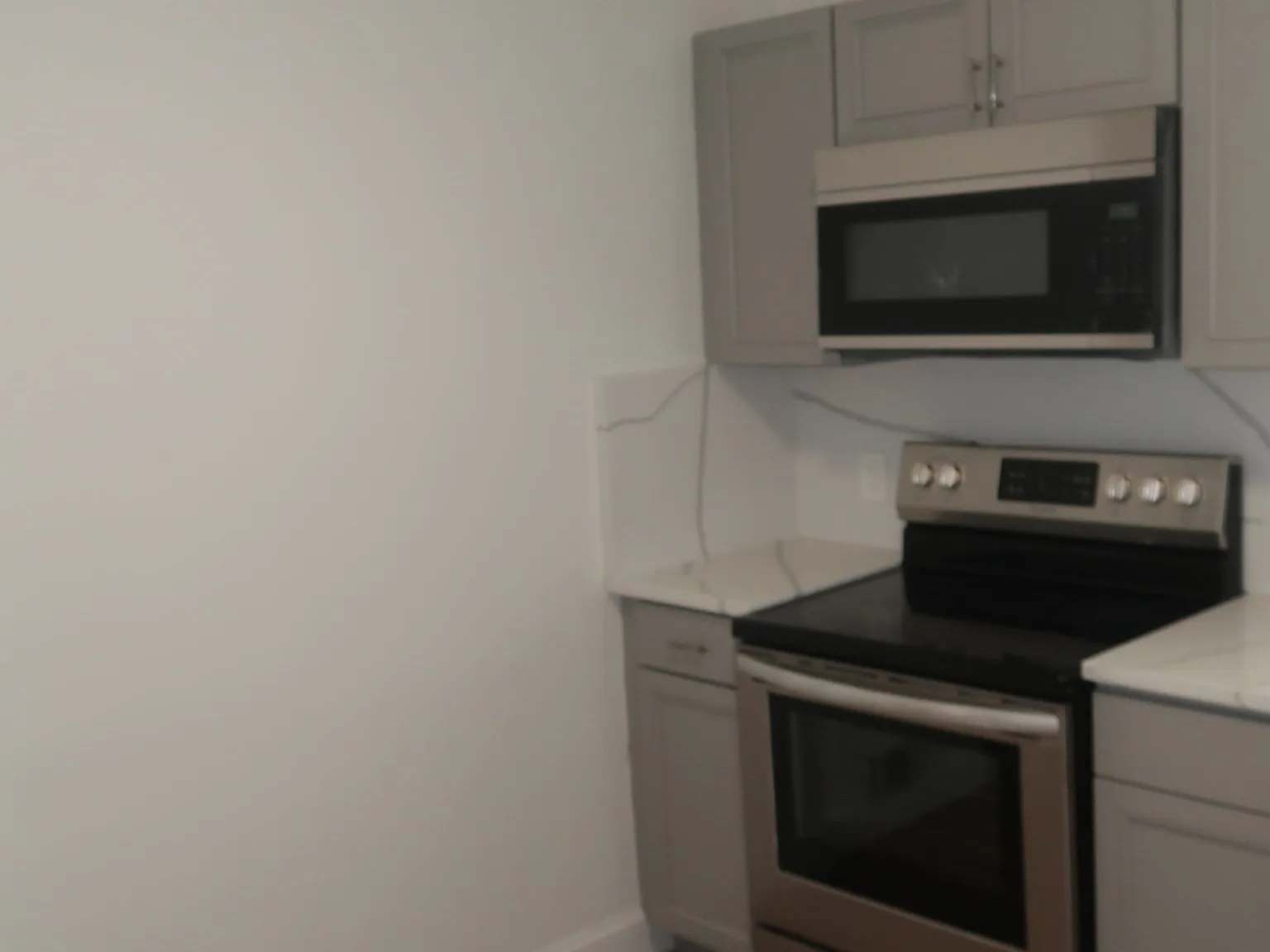 3 bed, 1.0 bath, 850 sqft, $2,900 — Photo 3