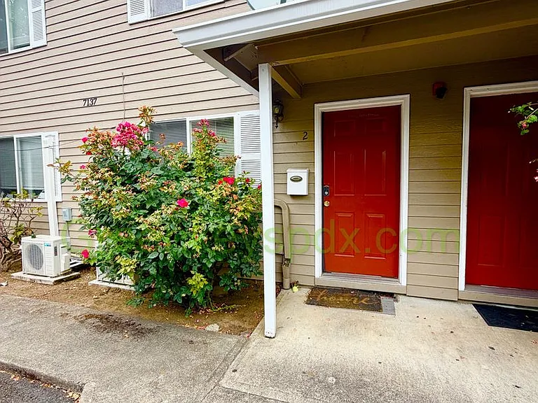 7137 SE Steele St — Photo 3