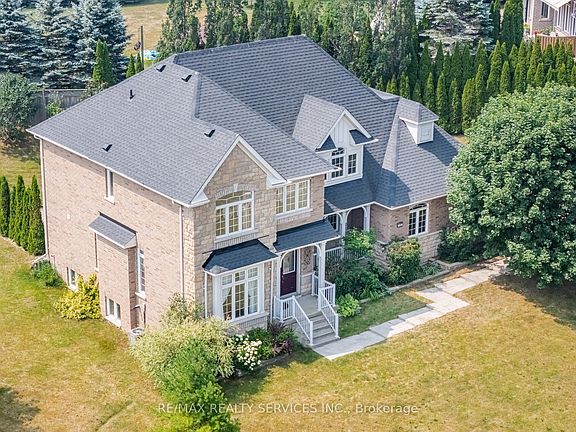 2nd image of 15 Upper Canada Dr