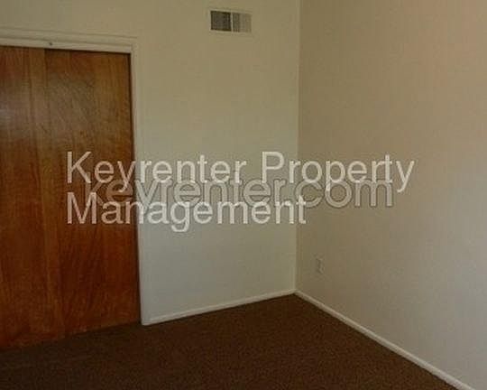 4th image of 861 E Fairmont Cir APT 4