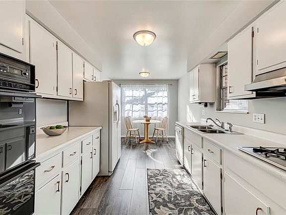 3rd image of 8043 Stafford Ct