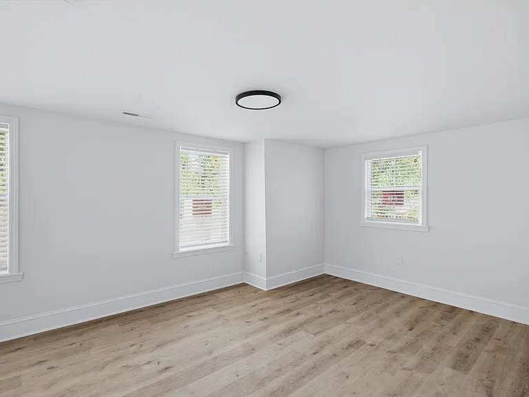 1370 Seminole Dr — Photo 17