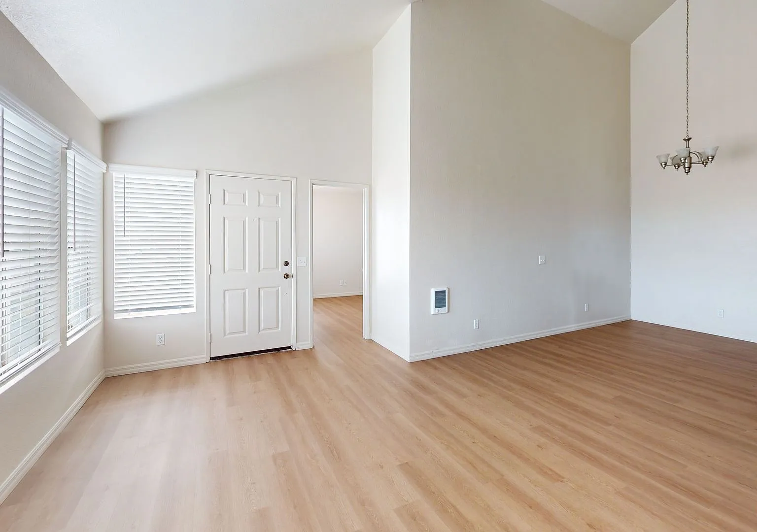 3 Bed Condo | End Unit | Gated community — Photo 3