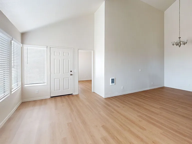 1202 Donax Ave #12 — Photo 3