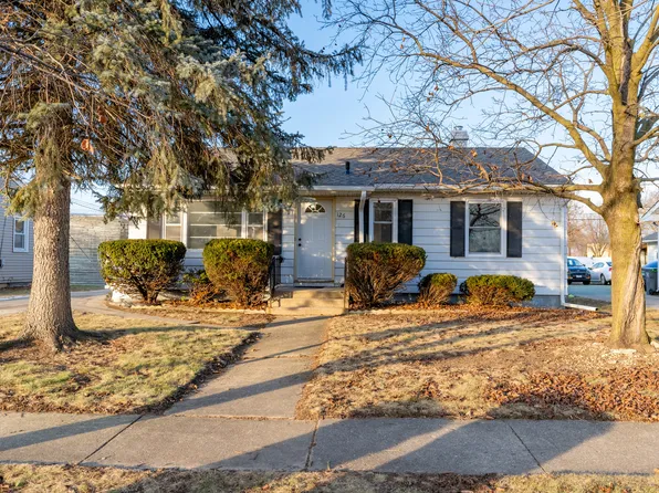 126 James St, Montgomery, IL 60538