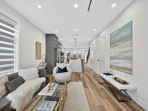 2nd image of 514 W 60th Ave