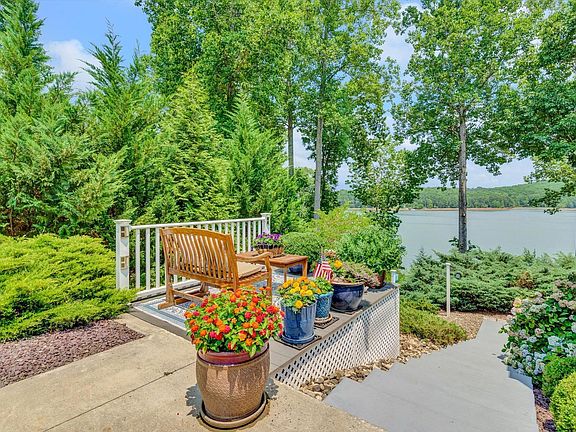 4th image of 58 Dalton Ln