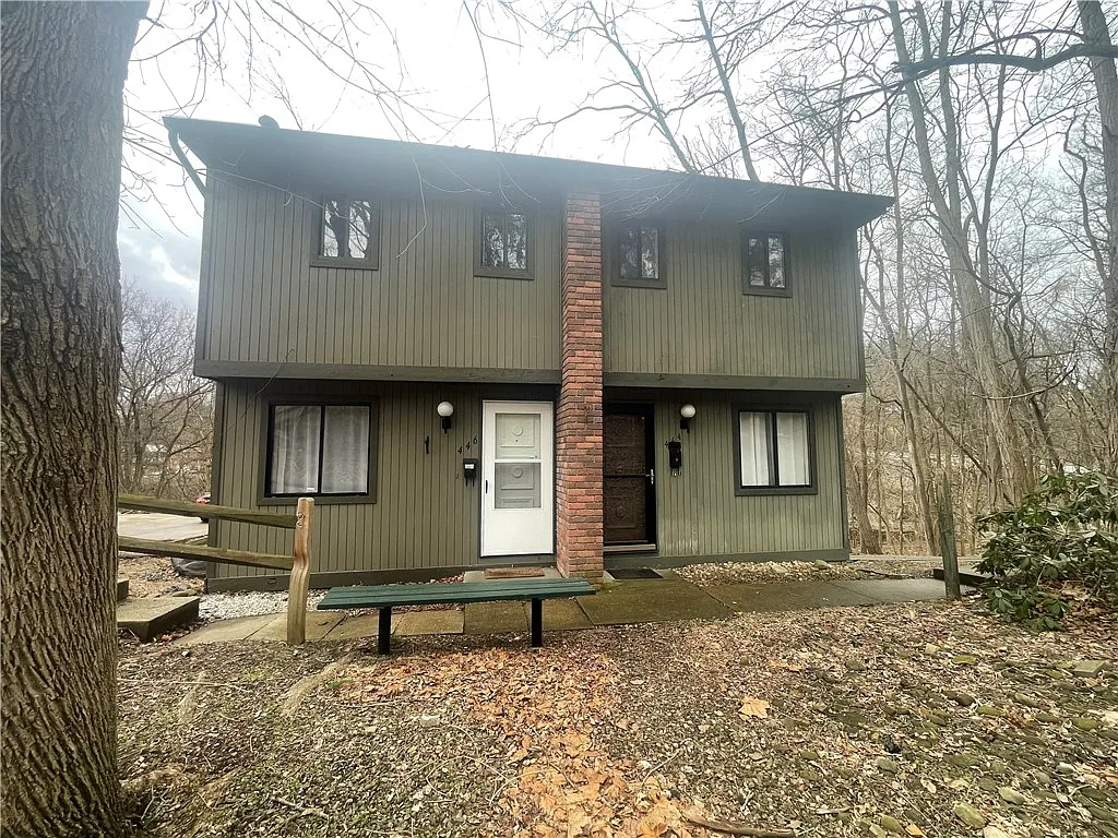 446 Crosby Dr photo 1