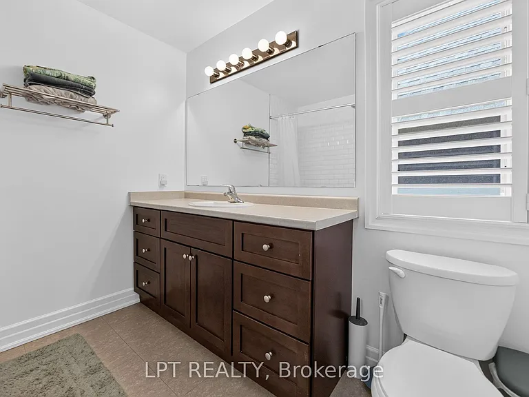 148 Hollybrook Trl S — Photo 32