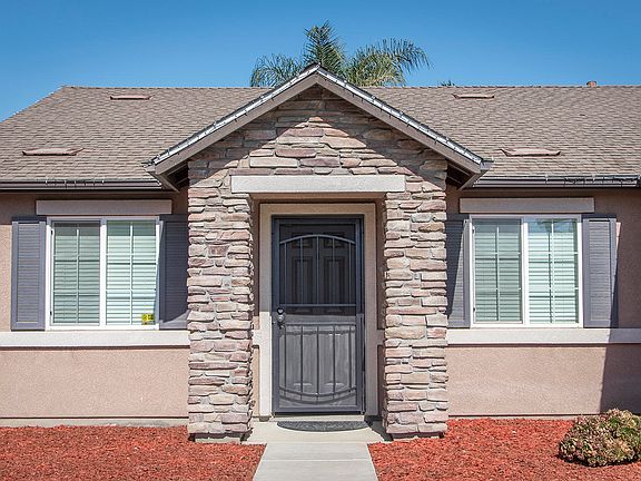 4th image of 4134 E Center Ct
