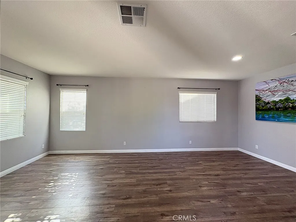 4 bed, 3.5 bath, 2949 sqft, $3,700 — Photo 2