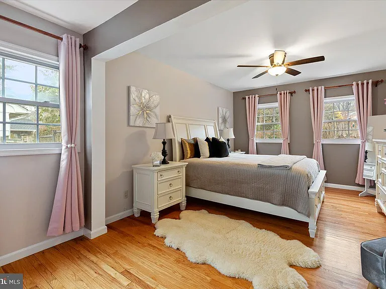 394 Franklin Ave — Photo 14