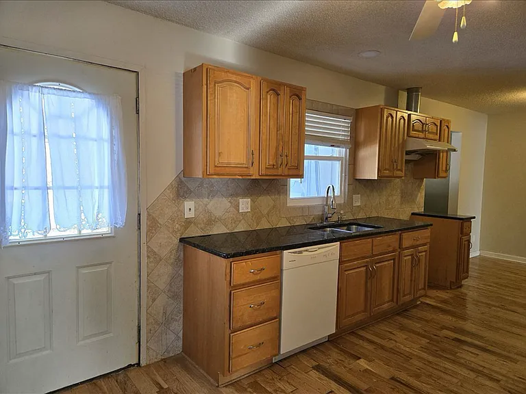 5722 W 70th Ter — Photo 10