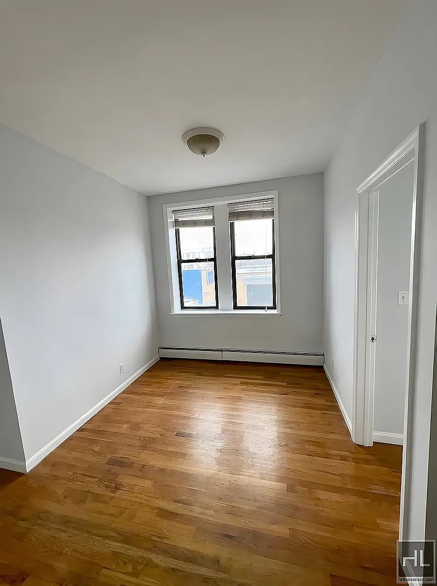 40-04 36th Avenue — Photo 1