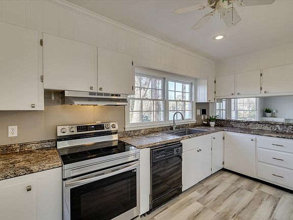 22nd image of 134 Lake Bluff Drive