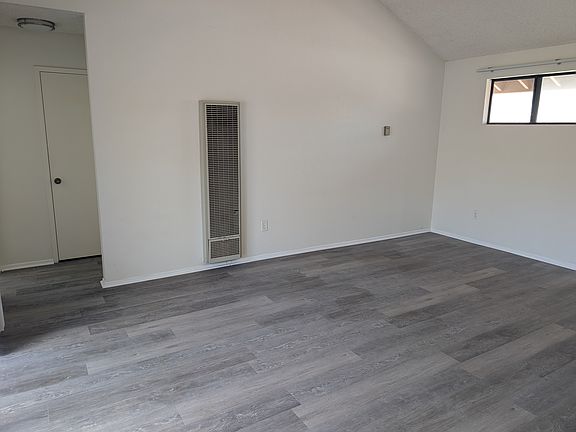 2nd image of 5166 Dunbar Dr APT D