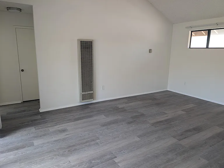 5166 Dunbar Dr #D — Photo 2