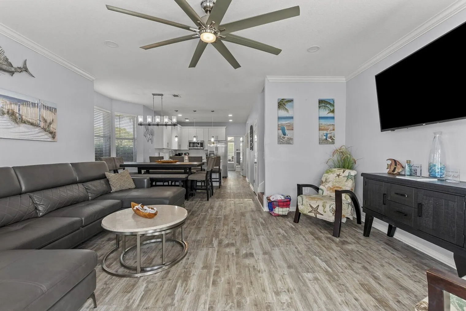 6 bed, 5.0 bath, 2798 sqft, $7,424 — Photo 2