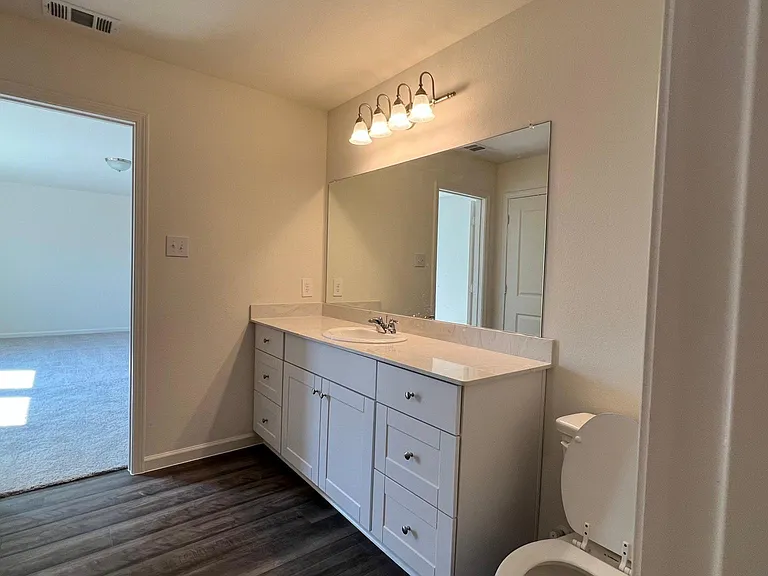 702 Camden Dr — Photo 28