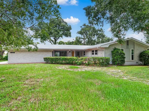 1900 Manor Cir SE, Winter Haven, FL 33880