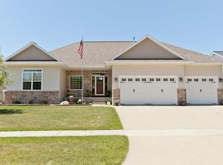 323 Main St S, Center Point, IA 52213