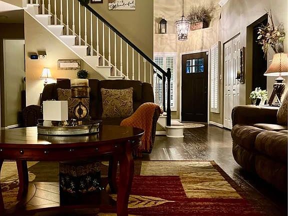 4th image of 305 Kingsbury Ct