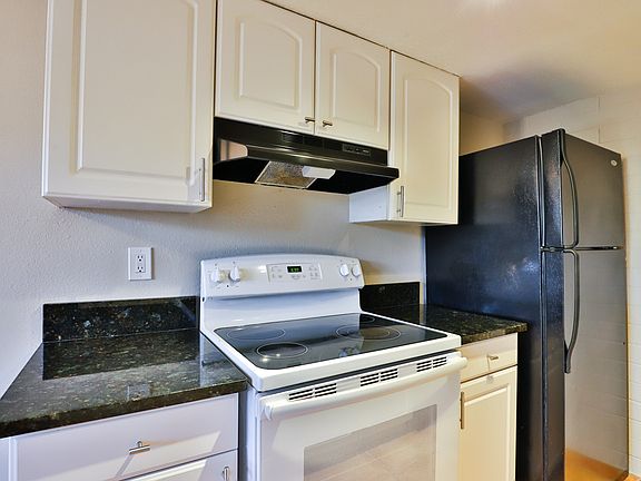 5th image of 1106 N 84th Pl