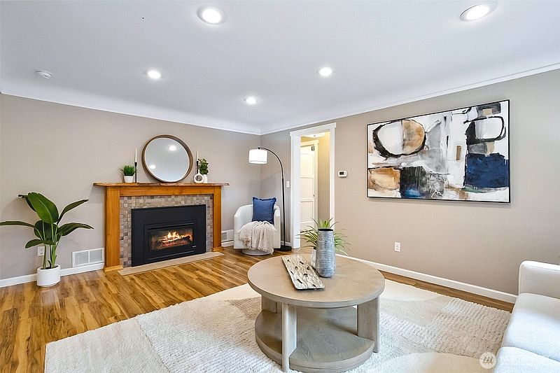 4th image of 8800 Ravenna Avenue NE