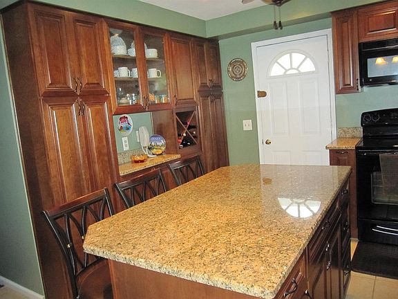 5th image of 1038 Vacationland Dr