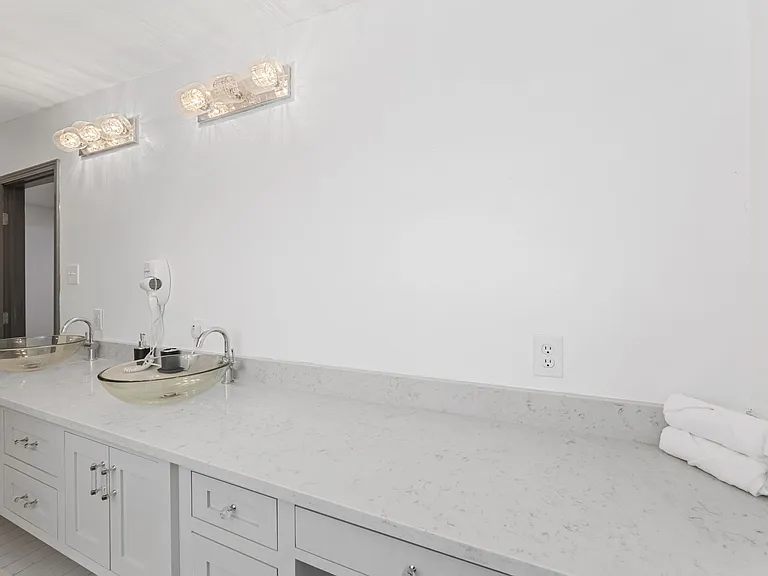 4203 Philmont Ave — Photo 41