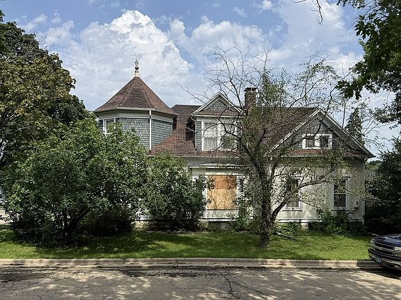 2nd image of 722 S Hennepin Ave