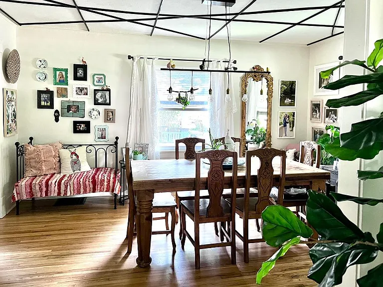 Dining room off kitchen