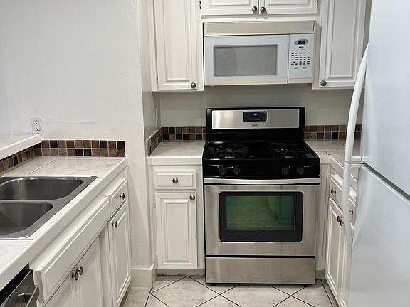 4th image of 1443 Barry Ave APT 101
