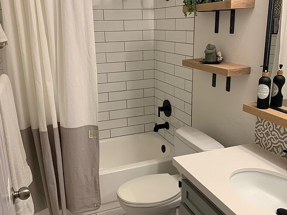 5th image of 4402 Mentone St Unit 202