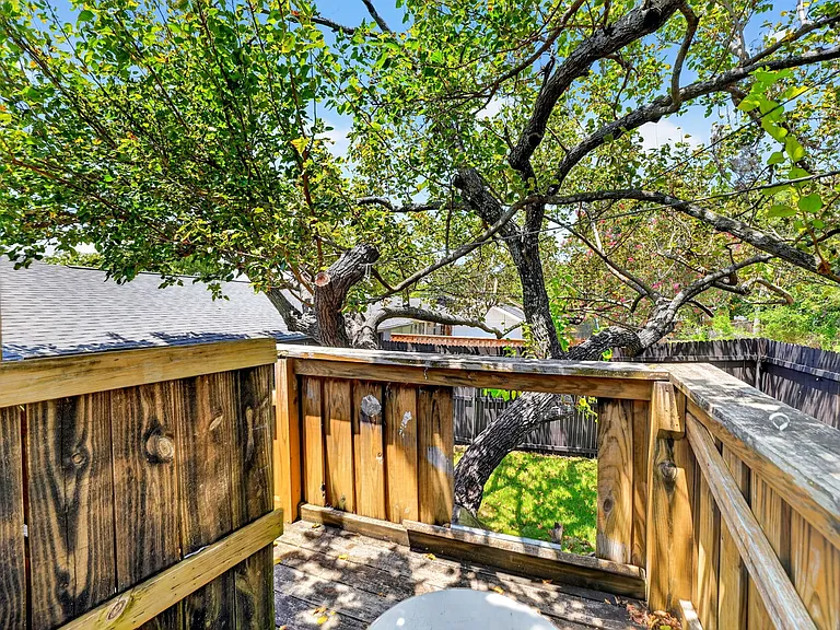 505 Whittle Way — Photo 37