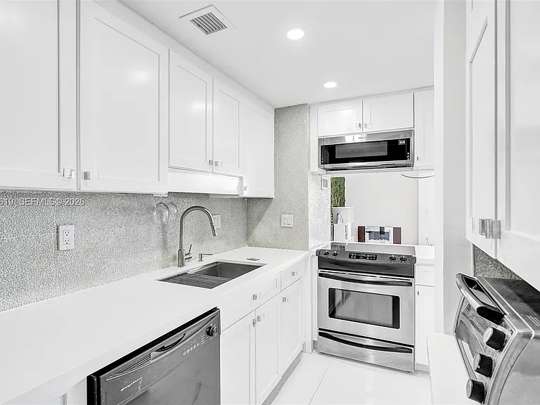 880 NE 69th St #5G — Photo 11