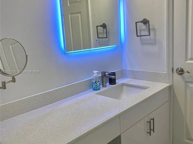 6820 Indian Creek Dr #9C — Photo 11