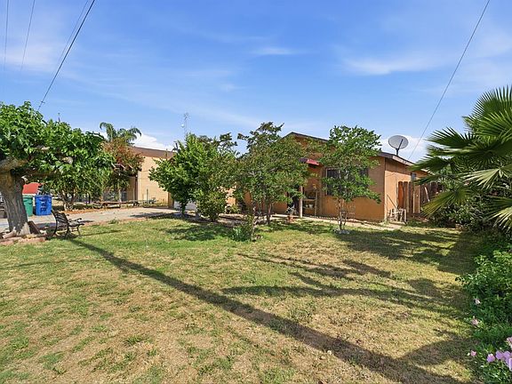 3rd image of 20932 Grove Dr