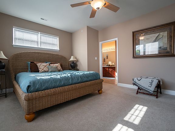 2nd image of 13238 Lake Shore Dr Unit 202
