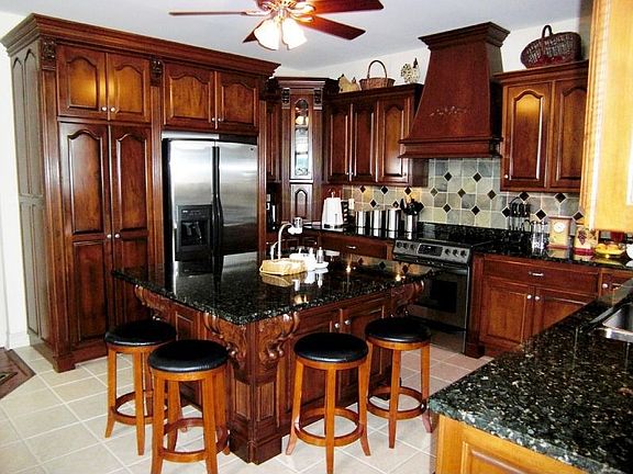 4th image of 958 Holly Oaks Ln