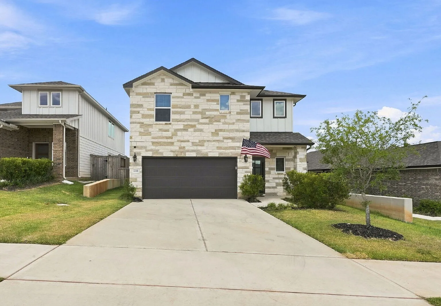 4 bed, 2.5 bath, 2286 sqft, $3,500 — Photo 2