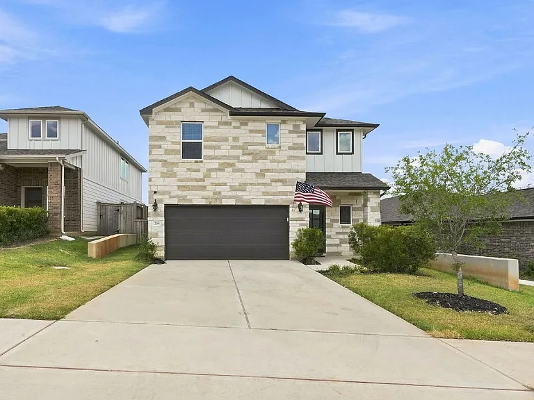 1734 Cayden Oak Ln — Photo 2